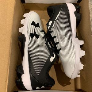 NIB Under Armour Black White Stripe Line Cleats